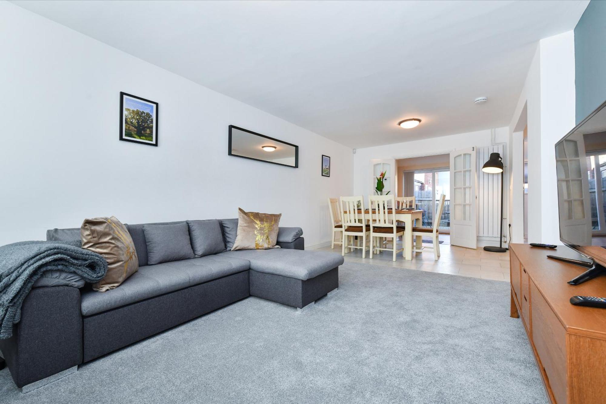 Morgan House- 4 Bed House, Near Trent Uni Holiday home *