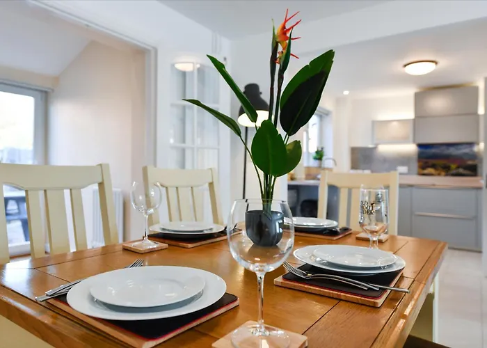 Morgan House- 4 Bed House, Near Nottingham Trent Uni