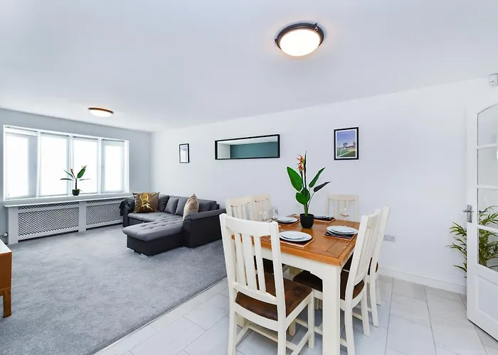 Morgan House- 4 Bed House, Near Nottingham Trent Uni